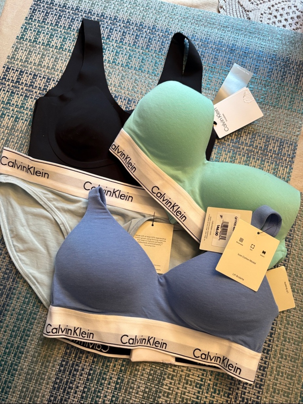 NWT Calvin Klein Set 3 bras 1 Panty